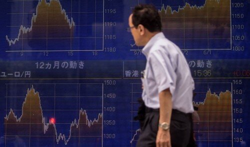 Asian shares dip on global growth concerns, US selloff