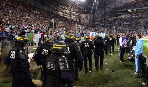 10-man Marseille fight back to secure draw in match marred by crowd