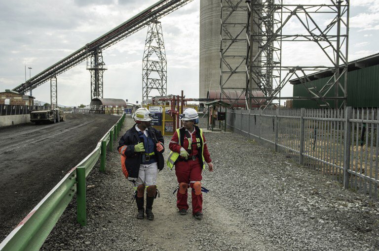 Anglo American Posts 30% Drop in Profit After Commodities Rout - Bloomberg