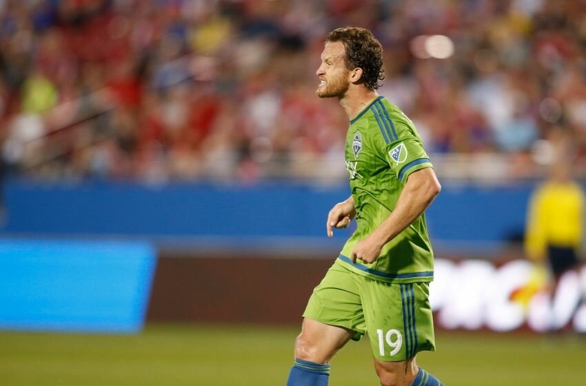 Chad Barrett scores goal for Sounders injures himself