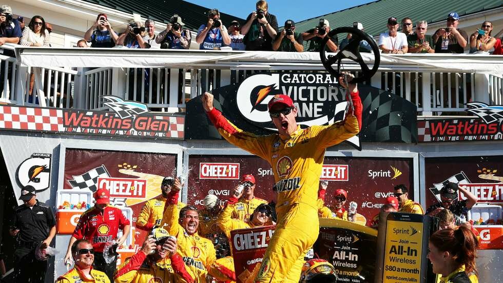 Mercedes’ Lewis Hamilton cruises to Belgian Grand Prix victory photo