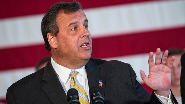 Christie tells Fallon he might ‘go nuclear’ in next debate photo