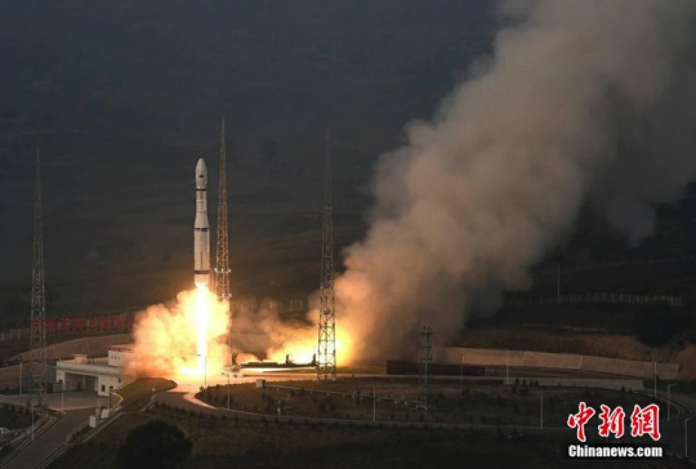China’s new carrier rocket succeeds in first trip photo