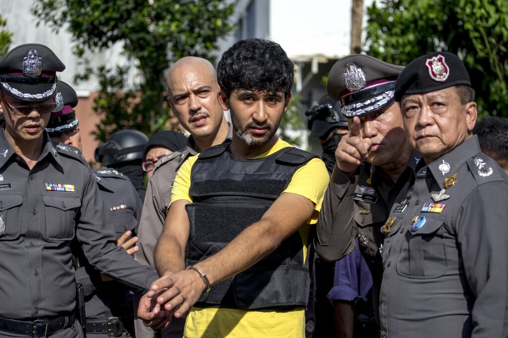 Confession over Bangkok bombing photo