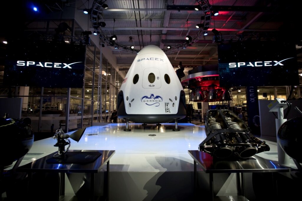 SpaceX unveils the interior design of its next-generation spacecraft photo