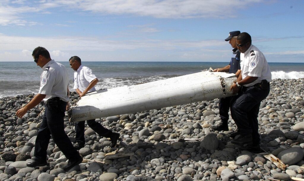Wing fragment ‘is from missing Flight MH370’ photo